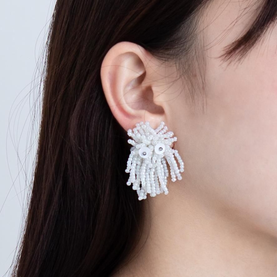 MONSTER FUR EARRING MILKY WHITE - designsix ONLINE SHOP