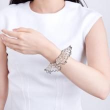 <img class='new_mark_img1' src='https://img.shop-pro.jp/img/new/icons8.gif' style='border:none;display:inline;margin:0px;padding:0px;width:auto;' />HEMMING BRACELET SILVER GRAY