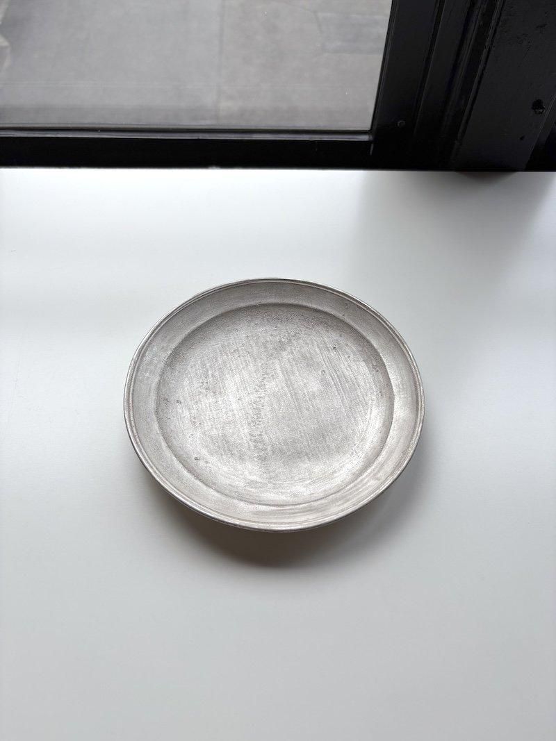 銀磁6寸リム皿 ／ 亀田 大介 - 木と根 kitone
