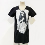【Acryl agitt】   グラフィック 半袖Tシャツ（黒 x 白）M, L, XL