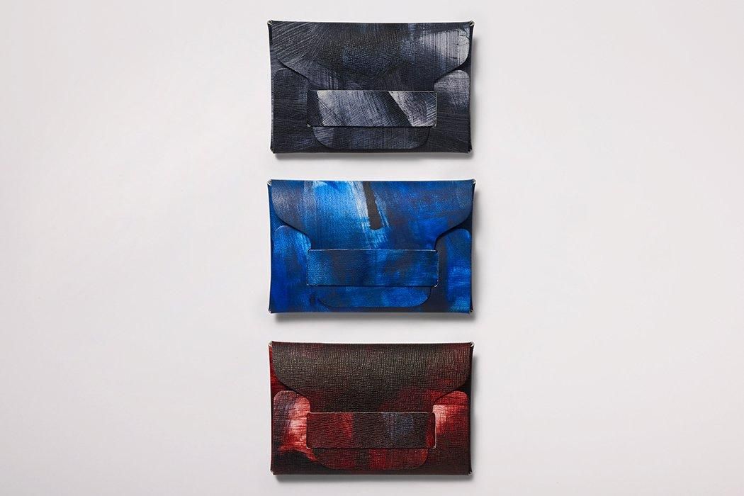 日本各地の職人の「手技」を纏うマルチケース / te saho（手塗りアート染）