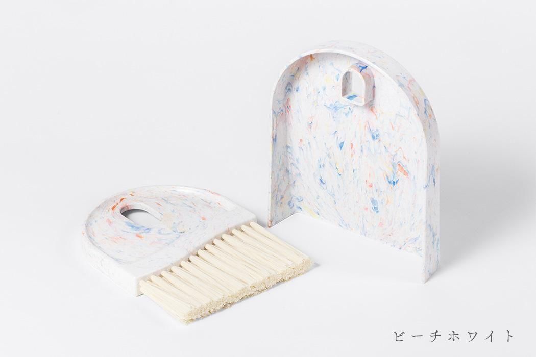 <img class='new_mark_img1' src='https://img.shop-pro.jp/img/new/icons5.gif' style='border:none;display:inline;margin:0px;padding:0px;width:auto;' />汚れが落ちやすく毛が抜けにくいお掃除ブラシ / CRASOU / ちりとりほうき