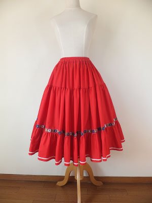 フォークダンス衣装◆裾回り5.4ｍチロル三段ティアードスカート赤SK107 - オリジナル衣装のお店　しゅくらん