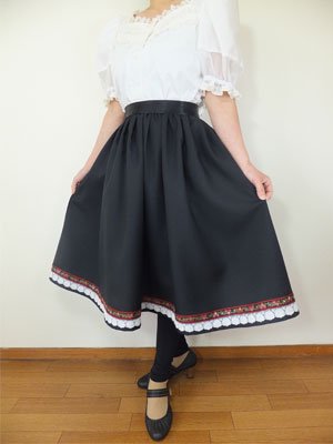 フォークダンス衣装◆裾回り2.7mチロルスカートSK125（黒） - オリジナル衣装のお店　しゅくらん