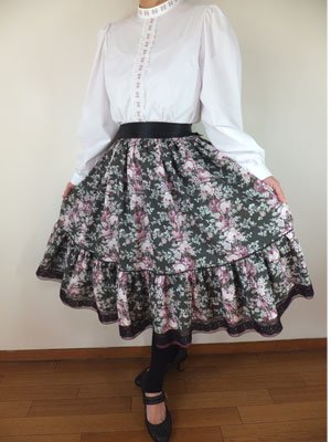 フォークダンス衣装 裾回り4ｍグレーのばら柄２段ティアードスカートsk132 オリジナル衣装のお店 しゅくらん
