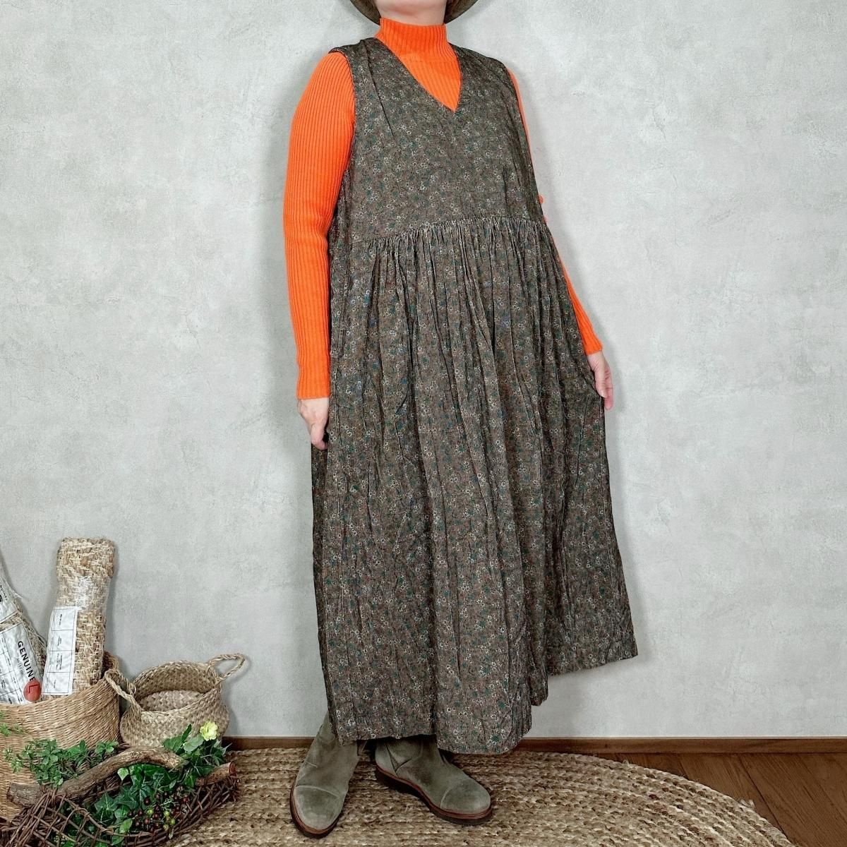 <img class='new_mark_img1' src='https://img.shop-pro.jp/img/new/icons11.gif' style='border:none;display:inline;margin:0px;padding:0px;width:auto;' />soil / NSL23542 Corduroy Small Flower Print V-Neck Dress