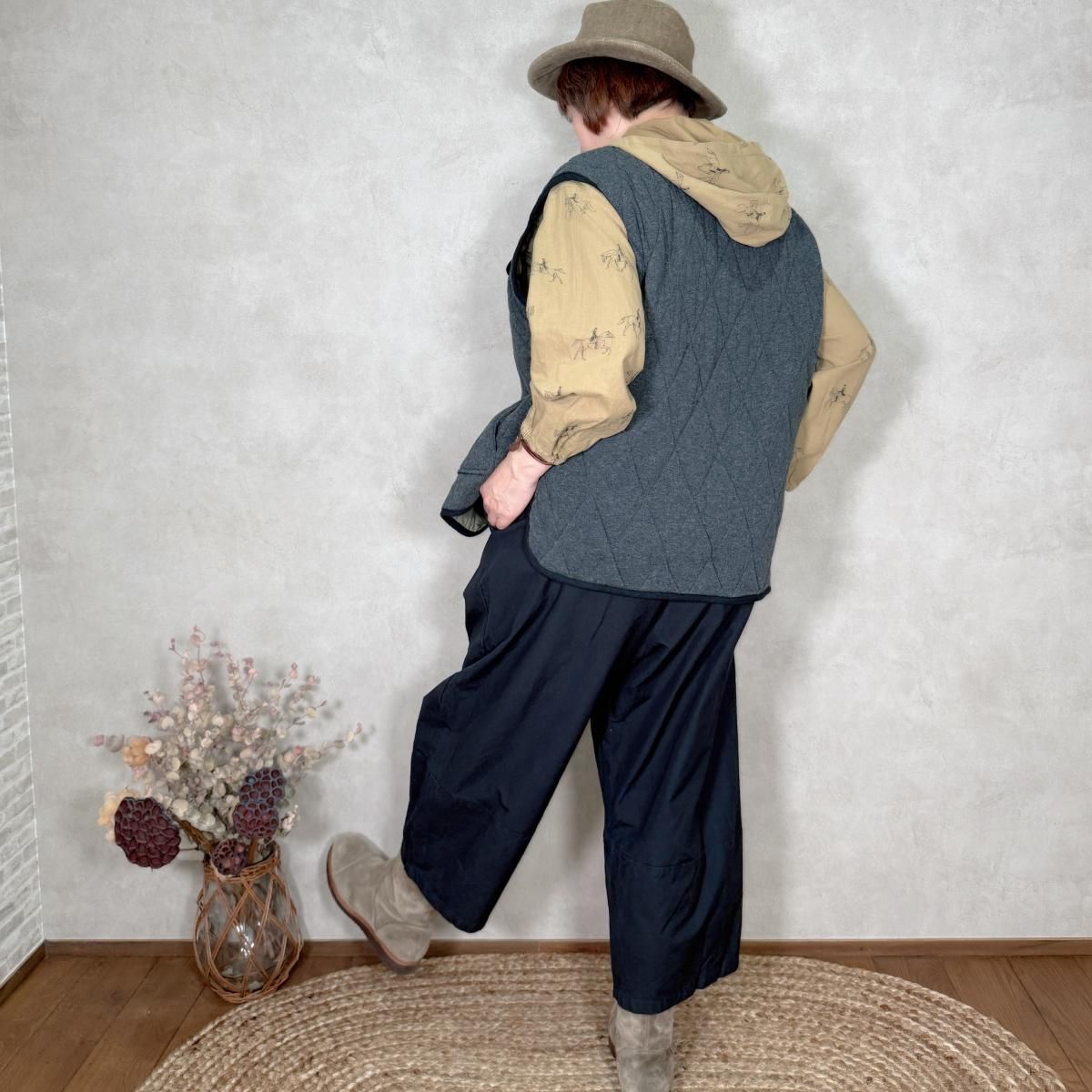 【大人気】ヴェリテクール　2024awコクーンパンツ　野菜柄　ワイドパンツ 大人気】ヴェリテクール 2024awコクーンパンツ 野菜柄 ワイド