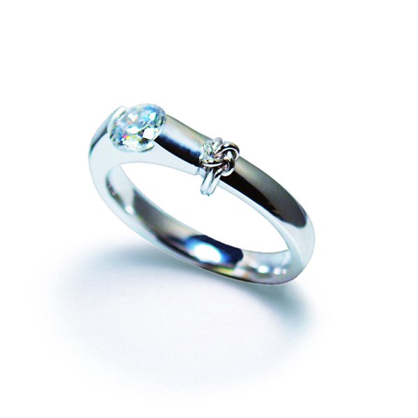 沖縄婚約指輪むすび カタレ 約束 0 3ct Thc K18ホワイトゴールド 結婚指輪 婚約指輪の沖縄ミンサー柄結婚指輪 むすび