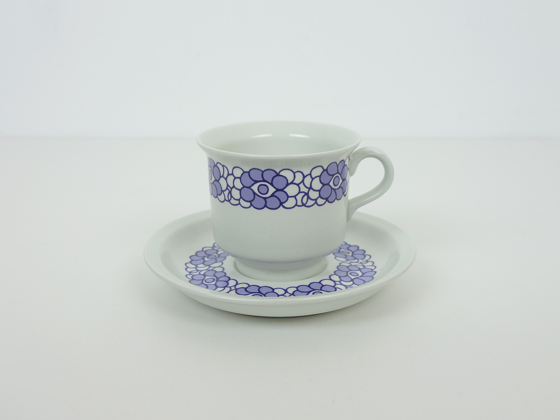 ARABIA/アラビア　NEモデル　紫の花柄のカップ＆ソーサー 006|北欧ヴィンテージのpippuri(ピップリ)