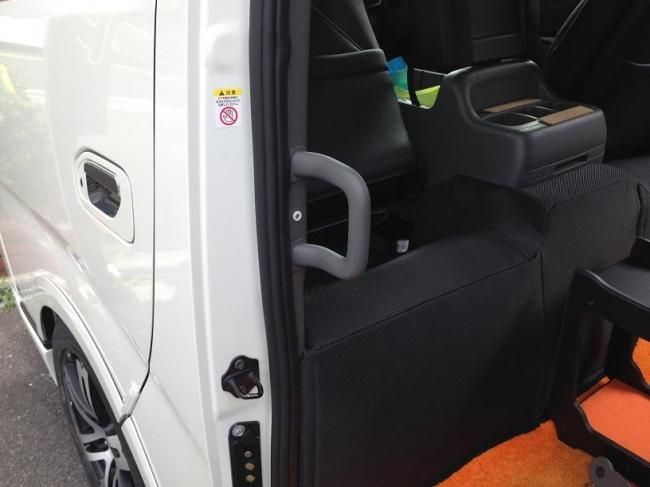取付キット付 キャラバン NV350 左右2個セット アシストグリップ 新品 Amazon | 日産 NISSAN NV350 キャラバン E26型 アシストグリップ