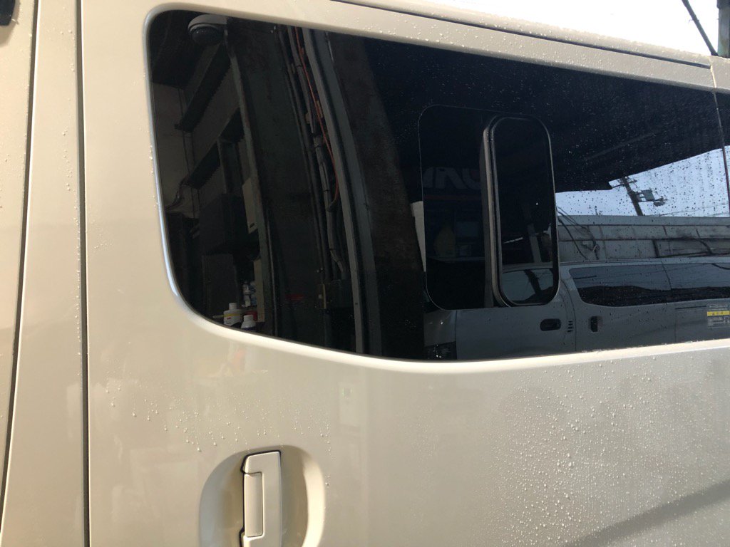 NV350 キャラバン 左スライドドア ガラス スライドガラス 小窓付き車 