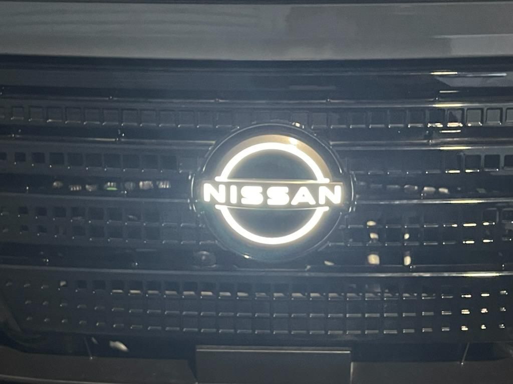 キャラバン NISSAN LEDエンブレム - 350 MOTORING