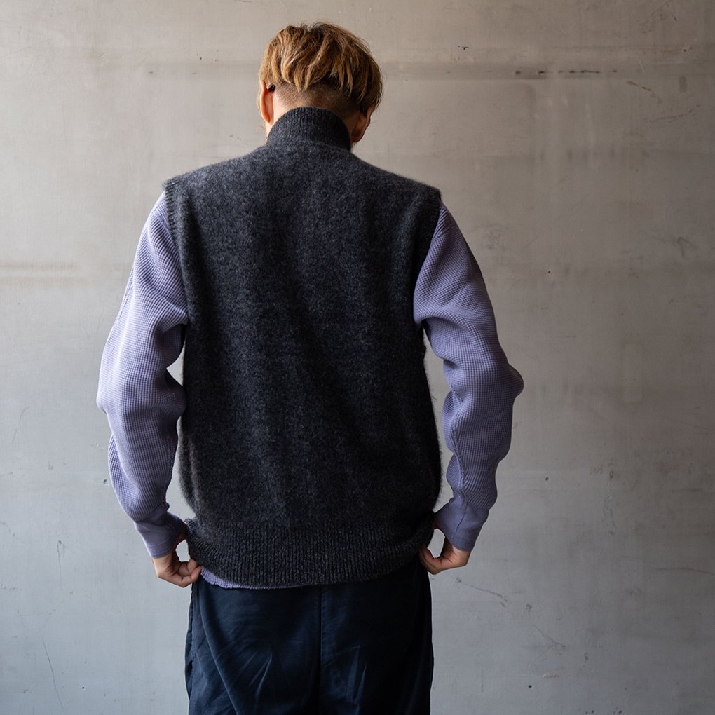 MAATEE & SONS / CASHMERE 強圧縮 JIP VEST - CHARCOAL杢 | ONE TENTH