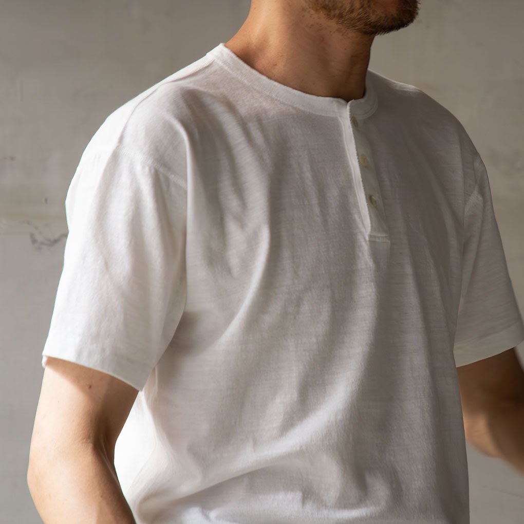 PHIGVEL / HENLEY NECK TEE / OFF WHITE （ヘンリーネック Tシャツ） | ONE TENTH