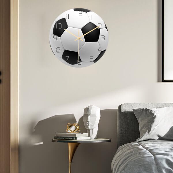 サッカーボール型のリアル壁掛け時計 | ボールグッズ通販サイト の「グラシアス」が販売中！