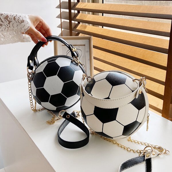サッカーボール型ラウンドショルダーバック(２way)　ゴールドチェーン付き | ボールグッズ通販サイト の「グラシアス」が販売中！