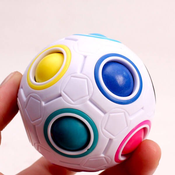 サッカーボール型のユニークパズル ボールグッズ通販サイト の グラシアス が販売中