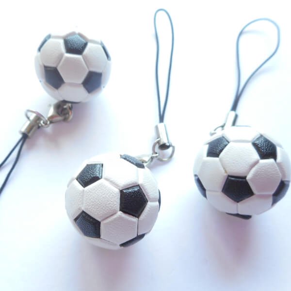 サッカーボール ストラップ 白黒 ボールグッズ通販サイト の グラシアス が販売中