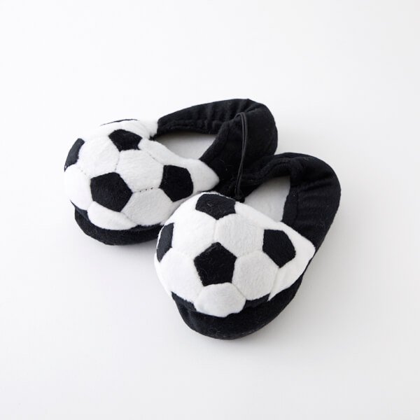 サッカーボール型 スリッパ 白黒 赤ちゃん用 ボールグッズ通販サイト の グラシアス が販売中