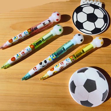 かわいい柄入り サッカーボール付き ライトボールペン 光るペン １本 ボールグッズ通販サイト の グラシアス が販売中