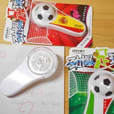 サッカーボールとサッカー強豪国柄 かわいい修正テープ １個 ボールグッズ通販サイト の グラシアス が販売中