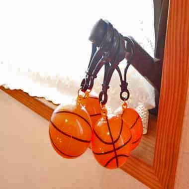 セットがお得 フック型の可愛いプラバスケットボールキーホルダー ボールグッズ通販サイト の グラシアス が販売中
