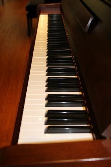 YAMAHA UX10Wn （サイレント付） (＃4744599)アップライトピアノ