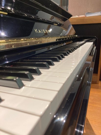 KAISER アップライトピアノ K10A| アップライトピアノ | 販売価格 
