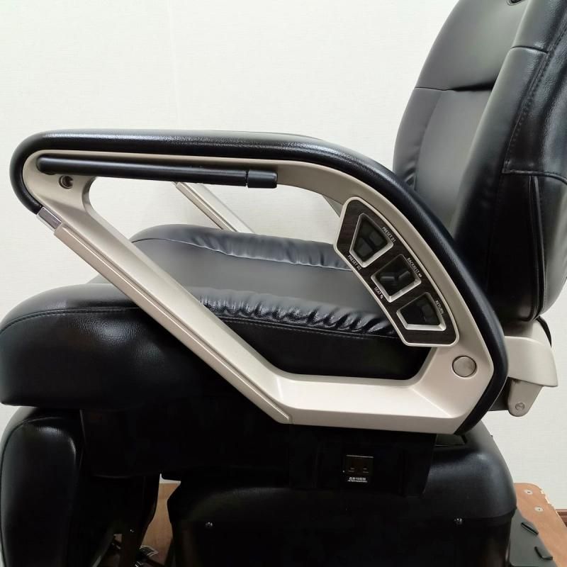 中古】タカラベルモント 理容椅子『 INOVA-EX(イノーヴァ EX 中古】タカラベルモント 理容椅子『 INOVA-EX(イノーヴァ EX