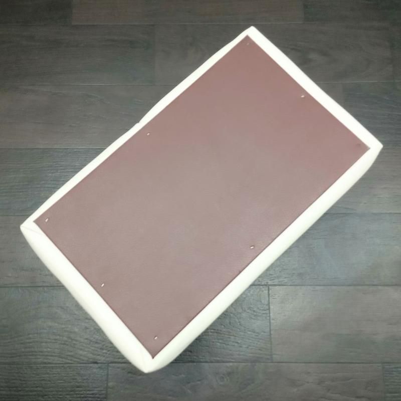 子供用補助イス【CAMBRO社製】2台 中古 人気の赤色！】飲食店向け 子供用補助イス【CAMBRO社製】1台