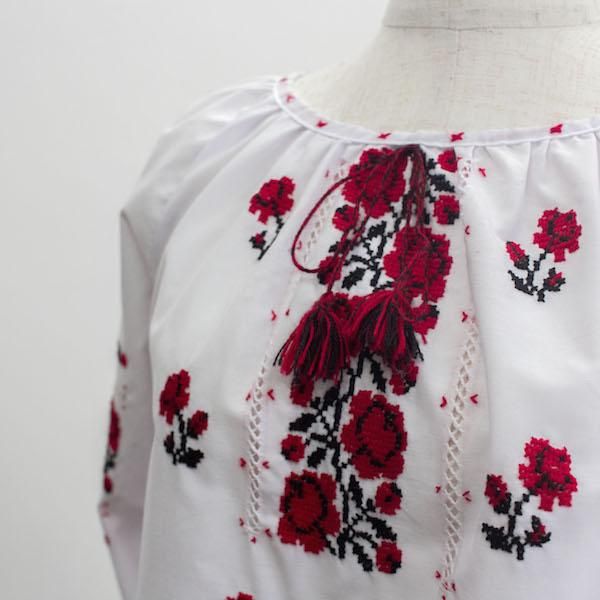 ラバリ刺繍bagとウクライナブラウスとウクライナ刺繍のbag4個セット ラバリ刺繍bagとウクライナブラウスとウクライナ刺繍のbag4個セット