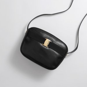 レディース] ~90's オールド サルヴァトーレフェラガモ ヴァラ ショルダーバッグ ブラック [Salvatore Ferragamo] -  レディース 渋谷古着屋 通販 mericca Webストア