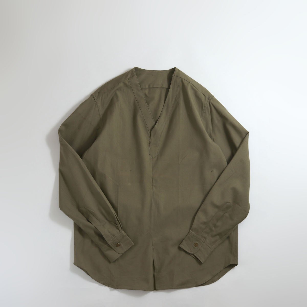 [レディース] 1970s~ ヴィンテージ チェコ軍 スリーピングシャツ プルオーバー カーキ