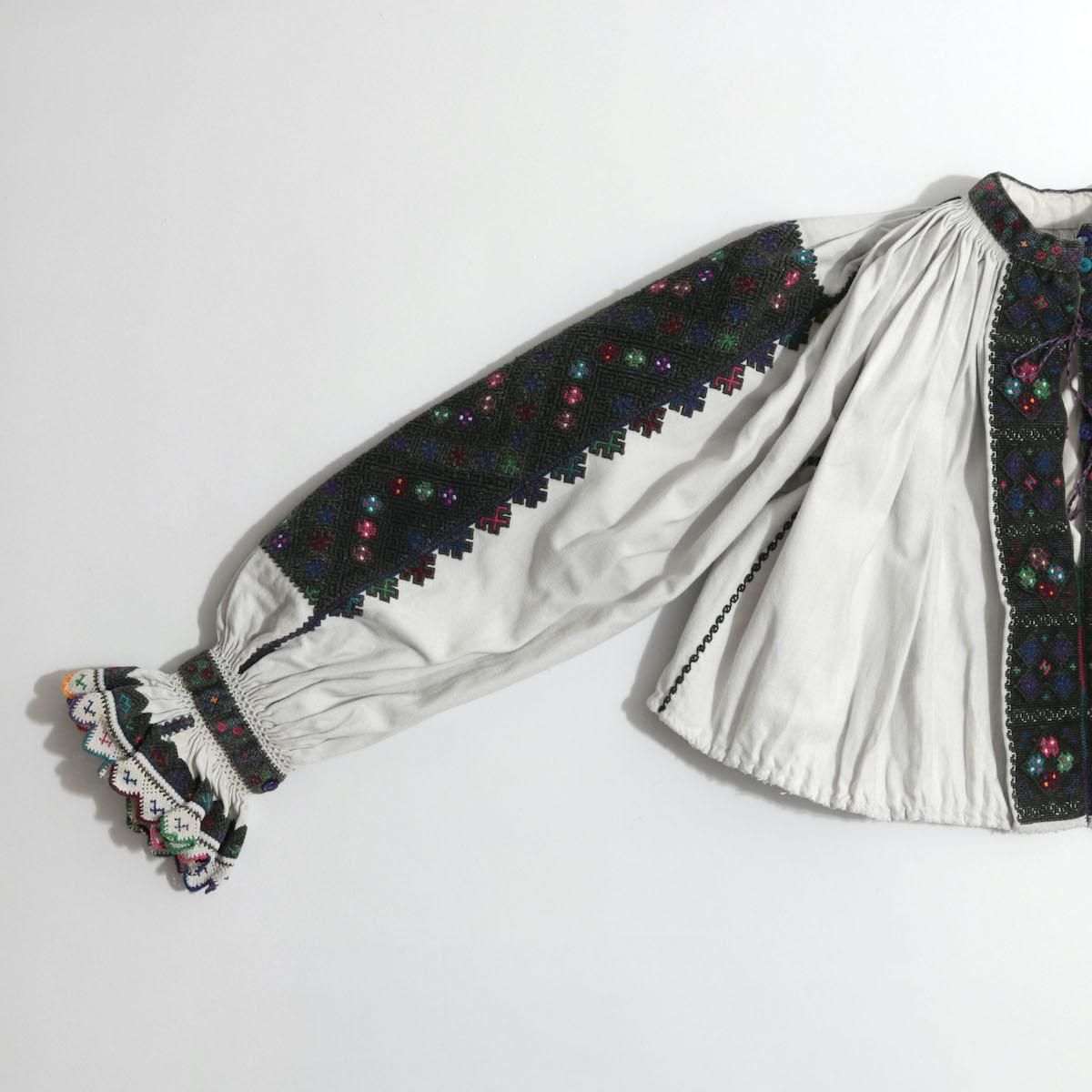 レディース] ヴィンテージ ルーマニアブラウス ブラック マルチカラー