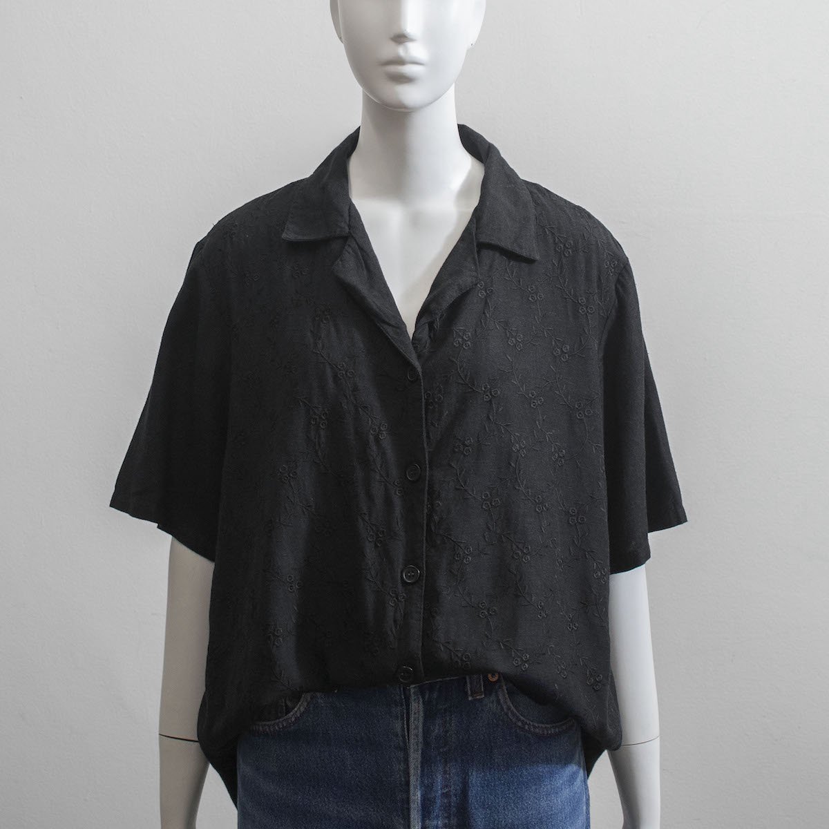 [レディース] ビッグサイズ 刺繍 オープンカラーシャツ 半袖 ブラック