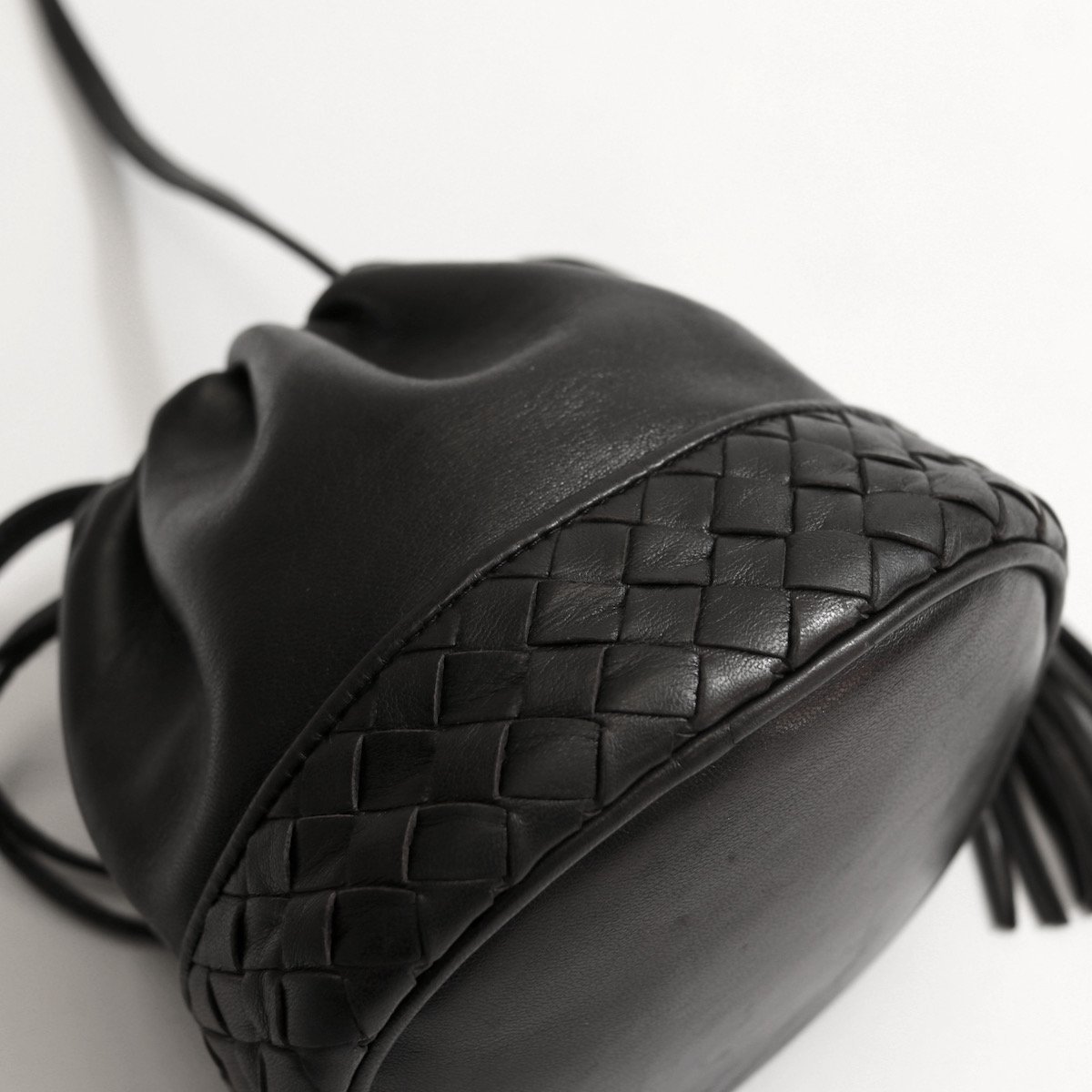 レディース] ヴィンテージ ボッテガヴェネタ ミニミニ巾着ショルダーバッグ フリンジ ブラック [BOTTEGA VENETA] 0101-1