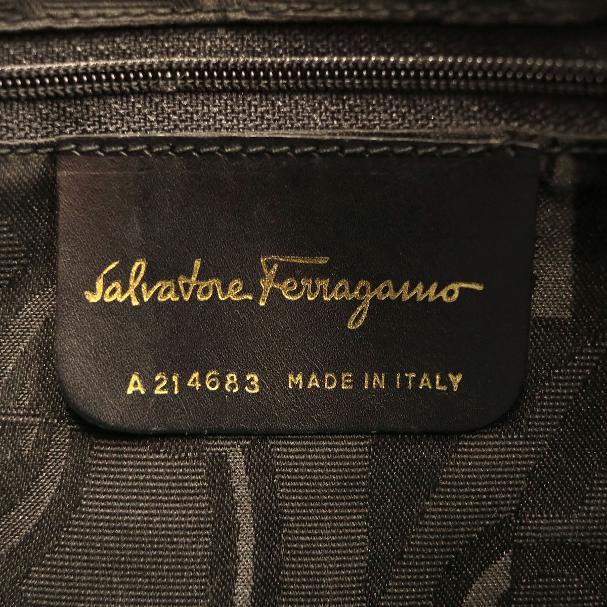 サルヴァトーレフェラガモ 2201-A 101/11 サングラス ブラック  Salvatore Ferragamo サルバトーレ フェラガモブラック