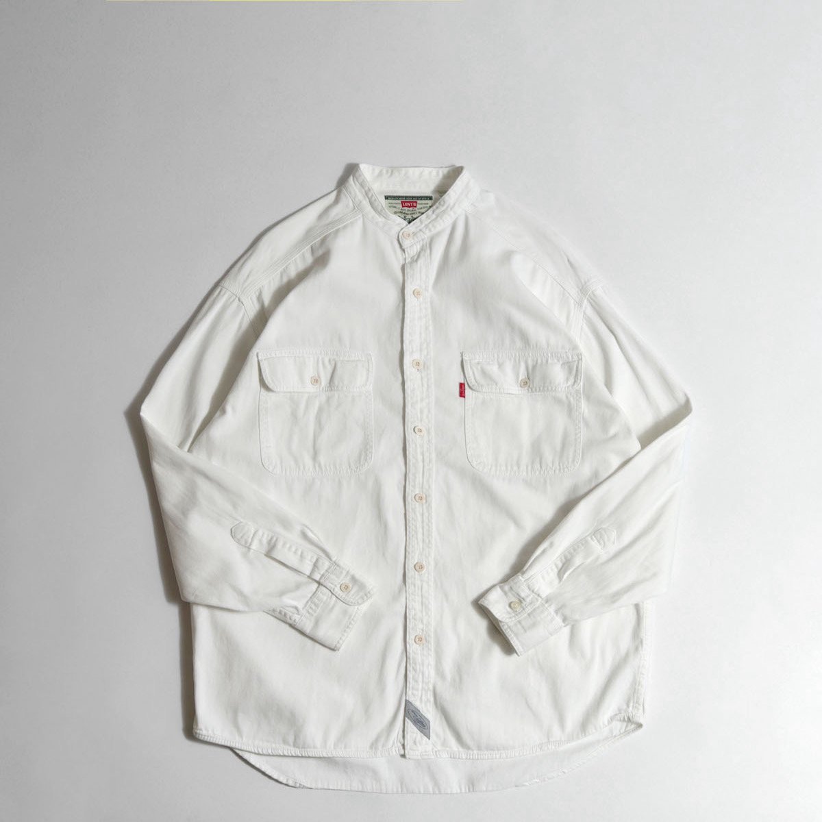 [レディース] リーバイス ビッグサイズ ホワイトデニム バンドカラーシャツ [Levi's]