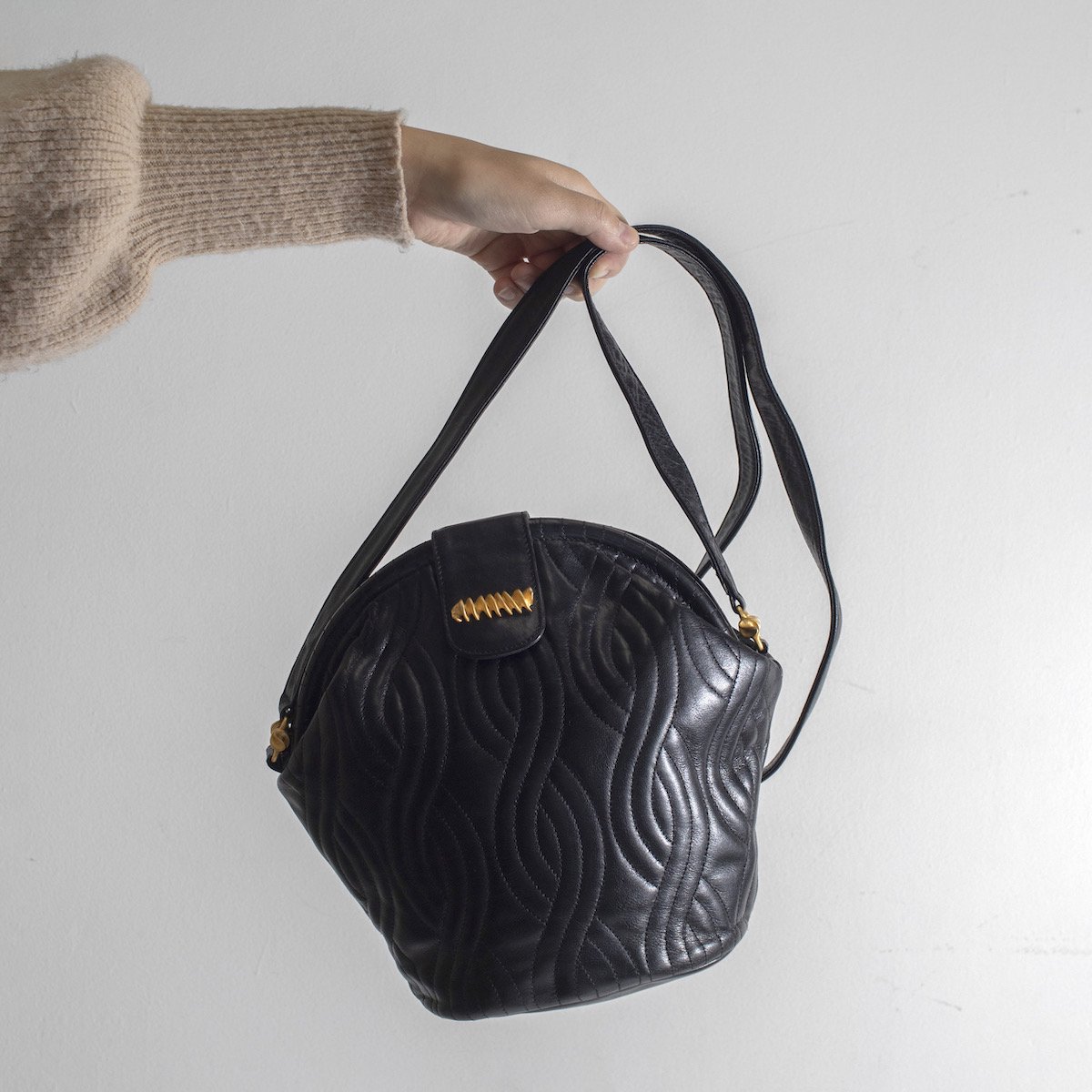 レディース] ヴィンテージ フェンディ カーフレザー ショルダーバッグ マカロニ ブラック [FENDI] 6011-9