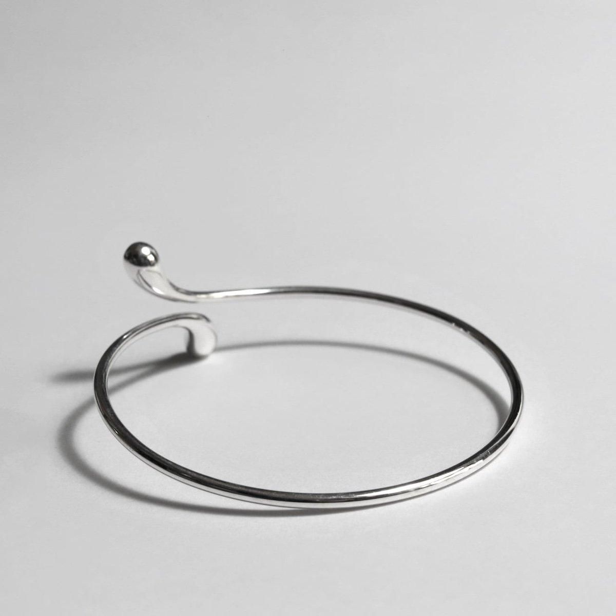 TIFFANY & Co.] スペイン製 ティファニー ティアドロップ