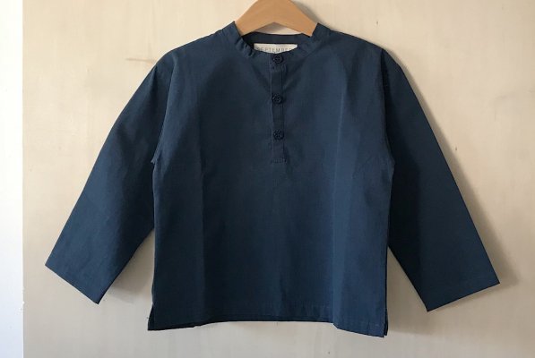 <img class='new_mark_img1' src='https://img.shop-pro.jp/img/new/icons16.gif' style='border:none;display:inline;margin:0px;padding:0px;width:auto;' />70%off Septembers Charlie shirt - navy 1Y