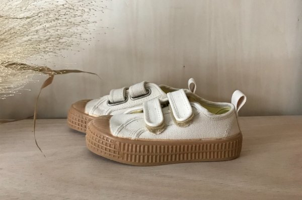 <img class='new_mark_img1' src='https://img.shop-pro.jp/img/new/icons14.gif' style='border:none;display:inline;margin:0px;padding:0px;width:auto;' />NOVESTA KIDS VELCRO CLASSIC BEIGE