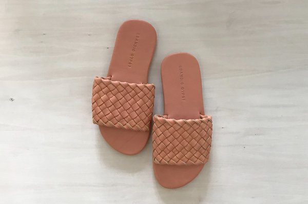 <img class='new_mark_img1' src='https://img.shop-pro.jp/img/new/icons16.gif' style='border:none;display:inline;margin:0px;padding:0px;width:auto;' />70%off Scandic Gypsy Woven Slide - Nudie 35