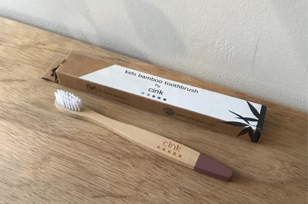 <img class='new_mark_img1' src='https://img.shop-pro.jp/img/new/icons14.gif' style='border:none;display:inline;margin:0px;padding:0px;width:auto;' />cink Kids bamboo toothbrush, single pack / Beet