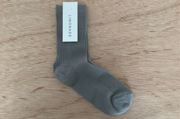 <img class='new_mark_img1' src='https://img.shop-pro.jp/img/new/icons55.gif' style='border:none;display:inline;margin:0px;padding:0px;width:auto;' />LIMONADE Rib Ankle Socks grey