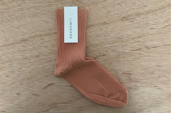 <img class='new_mark_img1' src='https://img.shop-pro.jp/img/new/icons55.gif' style='border:none;display:inline;margin:0px;padding:0px;width:auto;' />LIMONADE Rib Ankle Socks terracotta