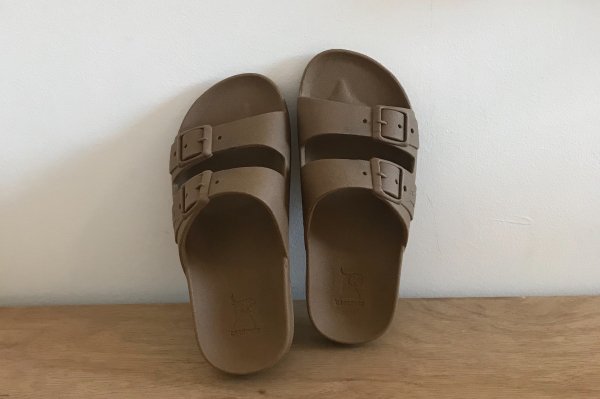 <img class='new_mark_img1' src='https://img.shop-pro.jp/img/new/icons34.gif' style='border:none;display:inline;margin:0px;padding:0px;width:auto;' />60%off CACATOÈS SANDALS RIO DE JANEIRO CAMEL 25/26