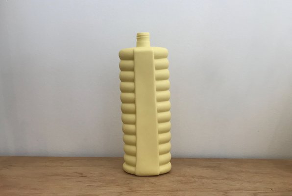 <img class='new_mark_img1' src='https://img.shop-pro.jp/img/new/icons14.gif' style='border:none;display:inline;margin:0px;padding:0px;width:auto;' />Foekje Fleur porcelain bottle vase #10 fresh yellow