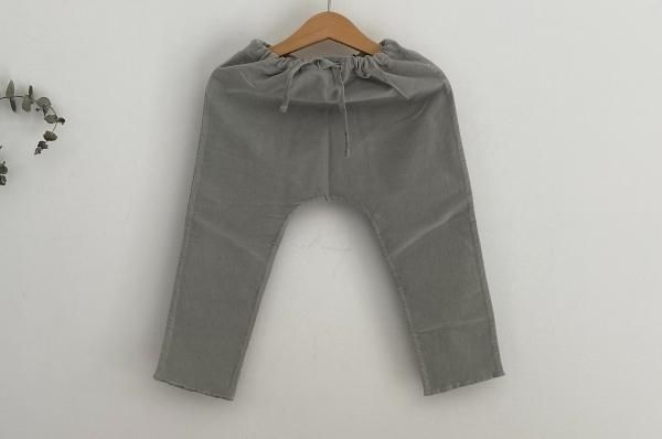 <img class='new_mark_img1' src='https://img.shop-pro.jp/img/new/icons6.gif' style='border:none;display:inline;margin:0px;padding:0px;width:auto;' />CO LABEL MANU - PANTS - GHOST GRAY 4Y