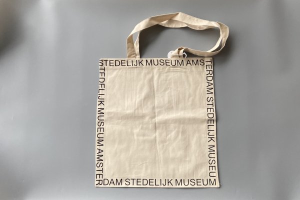 <img class='new_mark_img1' src='https://img.shop-pro.jp/img/new/icons14.gif' style='border:none;display:inline;margin:0px;padding:0px;width:auto;' />stedelijk museum amsterdam eco bag